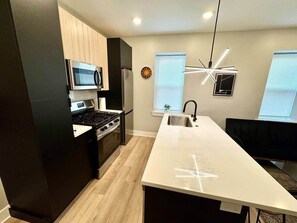 Køleskab, mikrobølgeovn, ovn, kogeplade