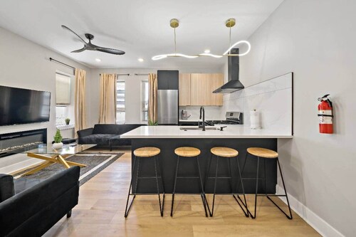 Beachblock 3bedroom, full kitchen, all new. 110 b1