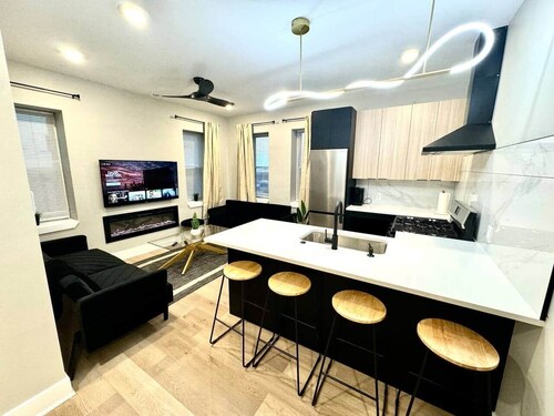 Beachblock 3bedroom, full kitchen, all new. 110 b1