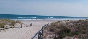 108-B1 Beachblock 2bedroom new. Free parking.