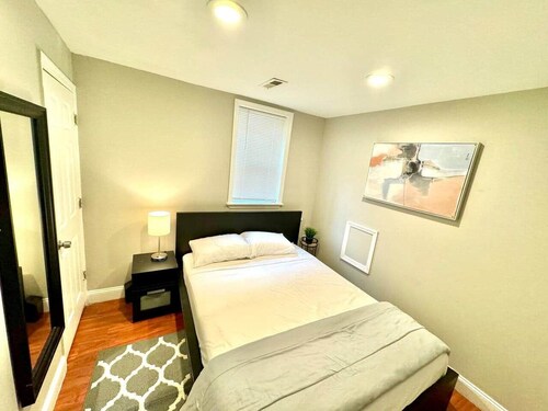 2 bedroom small house in university city sleeps 5.