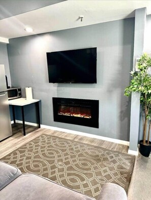 TV, fireplace