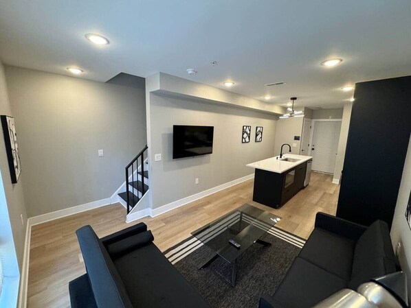 TV, fireplace