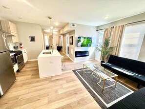 TV, fireplace