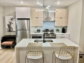 Fridge, microwave, oven, stovetop - 2 bedroom, 1 block beach, kitchen,livingroom. #3 (Atlantic City)