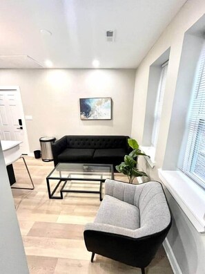 TV, fireplace - Beachblock 1bedroom w/parking 110 b2 (Atlantic City)