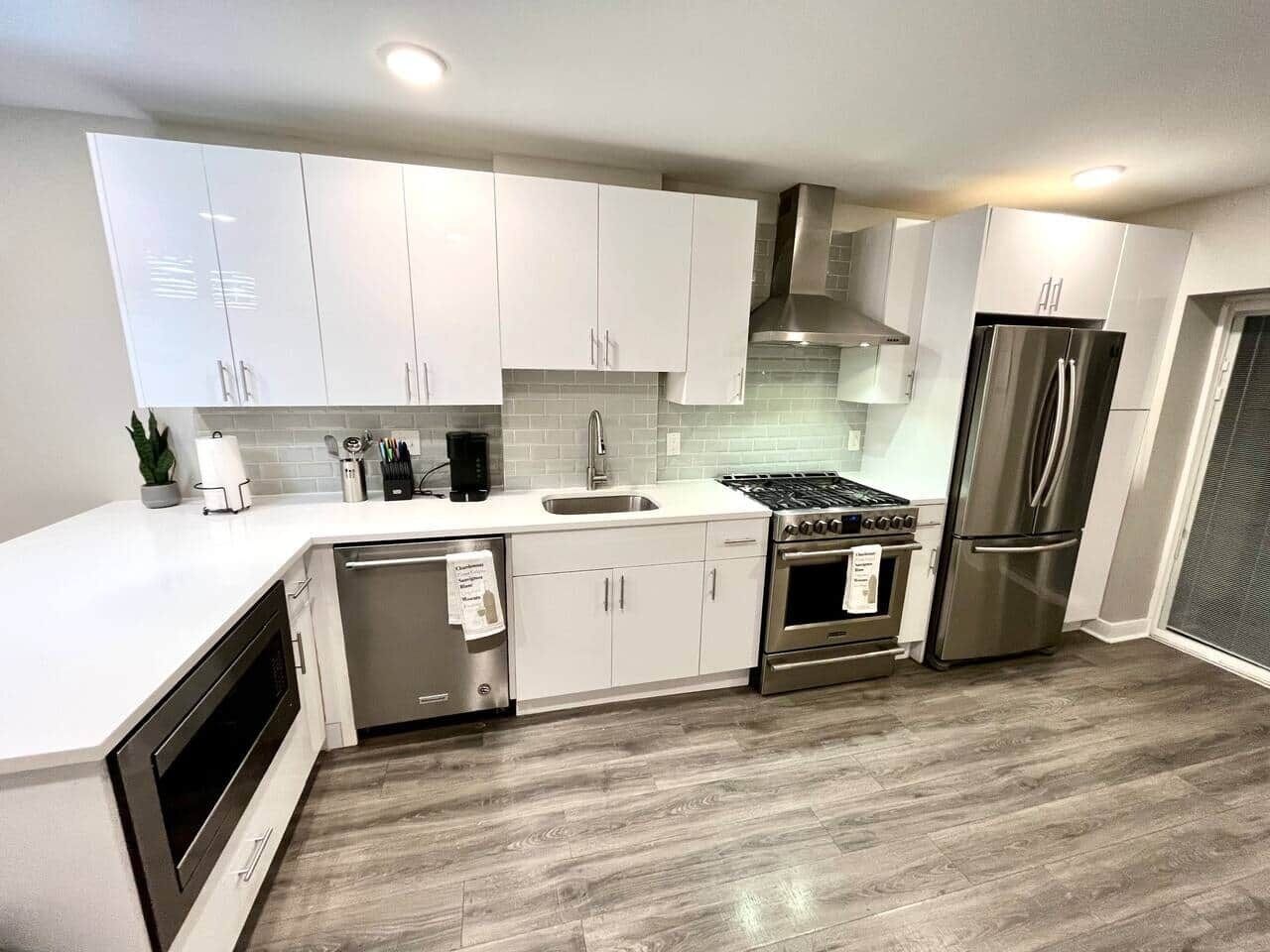 ثلاجة، ميكروويف، فرن، موقد طهي مسطح