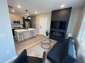 TV, fireplace