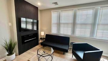 Télévision, cheminée