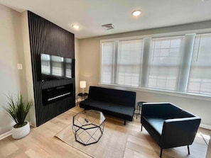 TV, fireplace