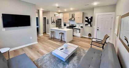 2 bedroom, kitchen 1block to beach ,parking.unit 8