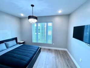3 bedrooms, in-room safe, iron/ironing board, WiFi - House with rooftop & backyard new construction (Philadelphia)