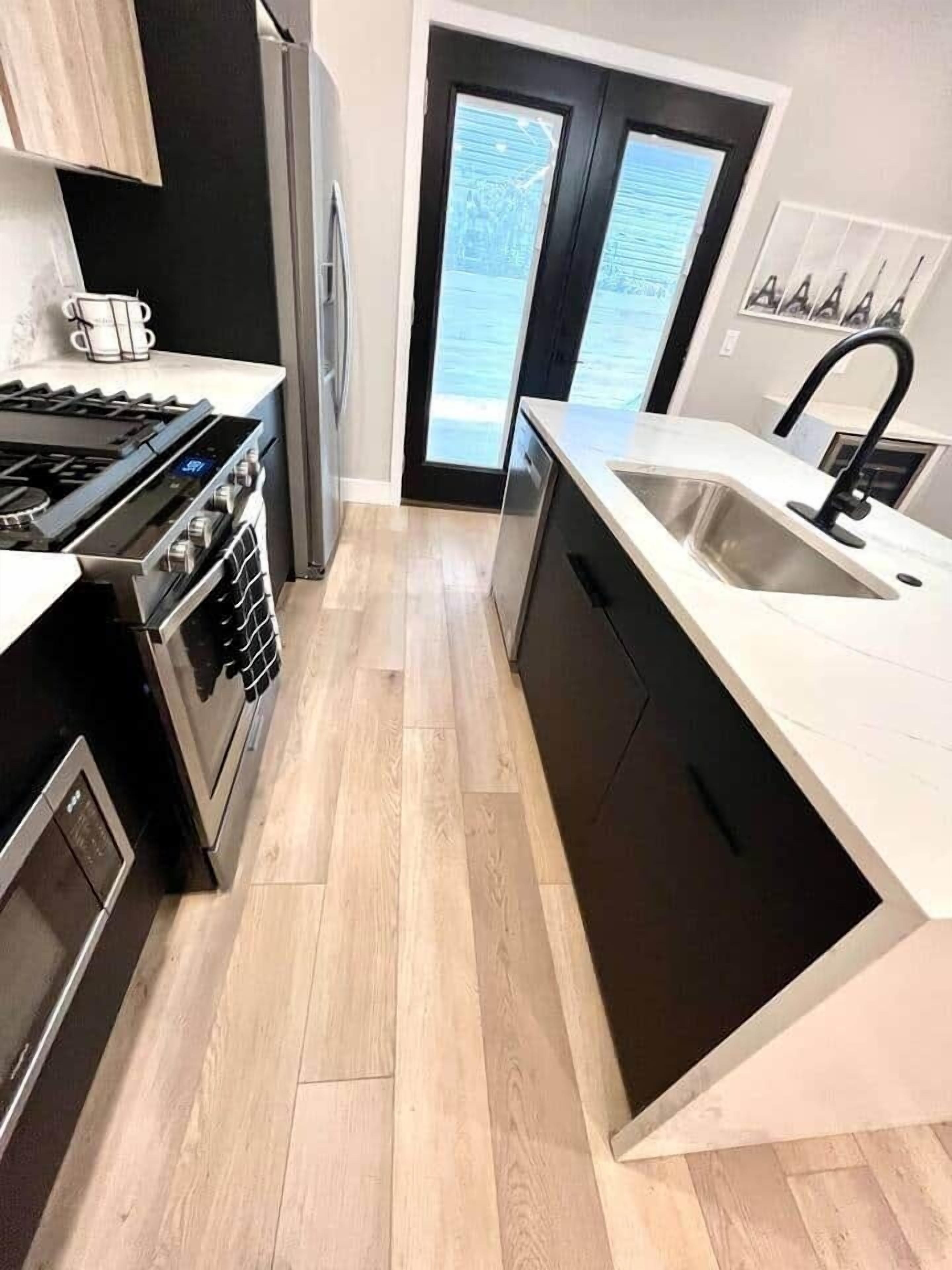 Refrigerador, microondas, horno, placa de cocina