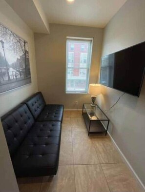 TV - University city 1 bedroom , kitchen and livingroom (Philadelphia)