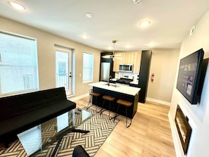 TV, fireplace