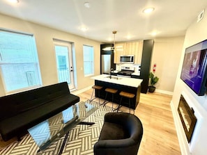 TV, fireplace