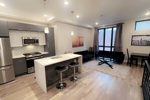Interior - 2 bedroom, Art museum, private roof deck. (Philadelphia)