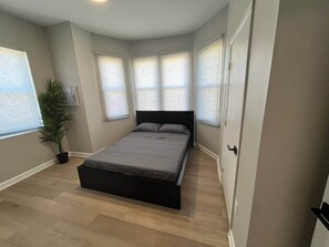 3 bedrooms, in-room safe, iron/ironing board, WiFi