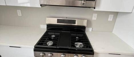 Fridge, cookware/dishes/utensils