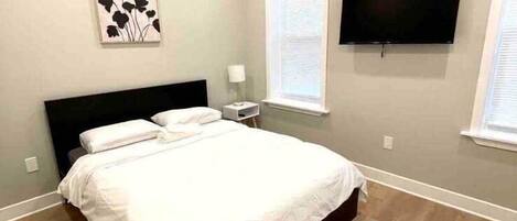 5 bedrooms, iron/ironing board, WiFi, bed sheets