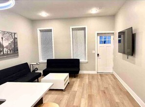 TV - fullhouse university city 4 bed. (Philadelphia)