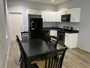 Dining - University city house 4 bedroom with backyard (Philadelphia)