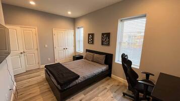 4 bedrooms, iron/ironing board, WiFi, bed sheets