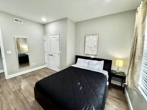 3 chambres, fer et planche à repasser, Wi-Fi, draps fournis