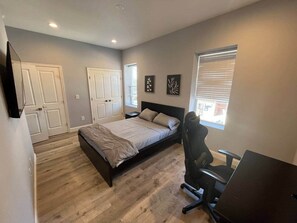4 bedrooms, iron/ironing board, WiFi, bed sheets