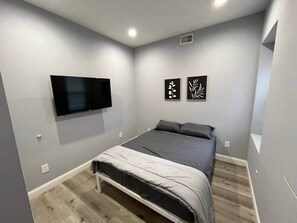 4 bedrooms, iron/ironing board, WiFi, bed sheets - Big 4 bedroom university house 3432 (Philadelphia)