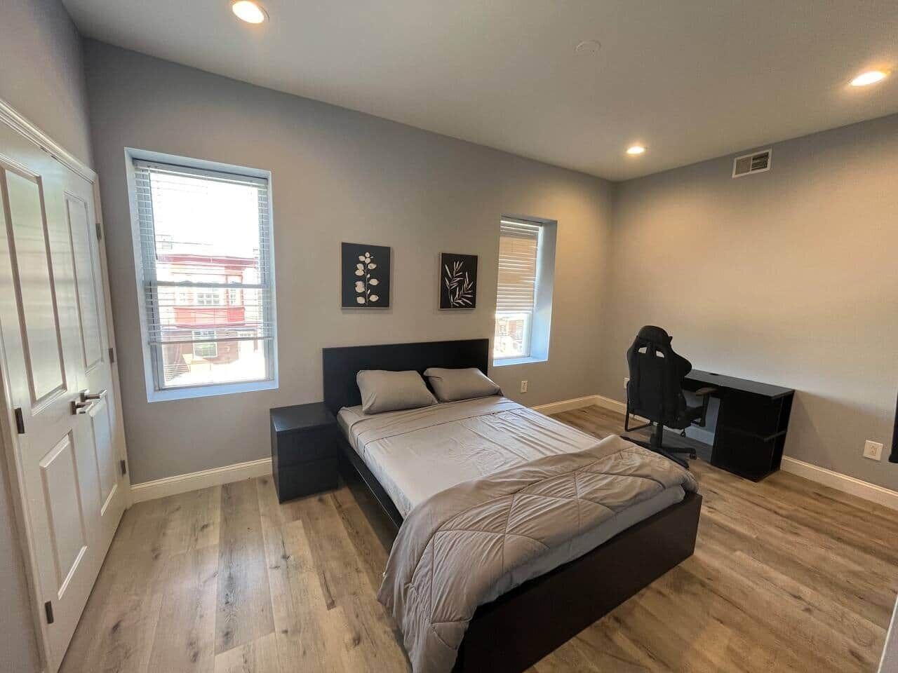 4 bedrooms, iron/ironing board, WiFi, bed sheets