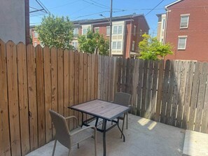 Outdoor dining - Big 4 bedroom university house 3432 (Philadelphia)