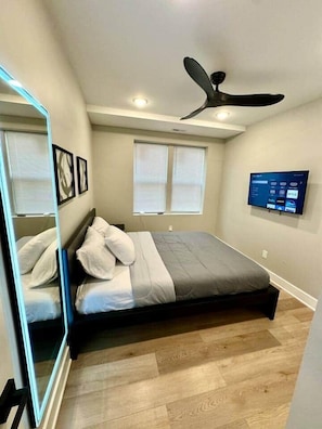 2 Schlafzimmer, Zimmersafe, Bügeleisen/Bügelbrett, WLAN
