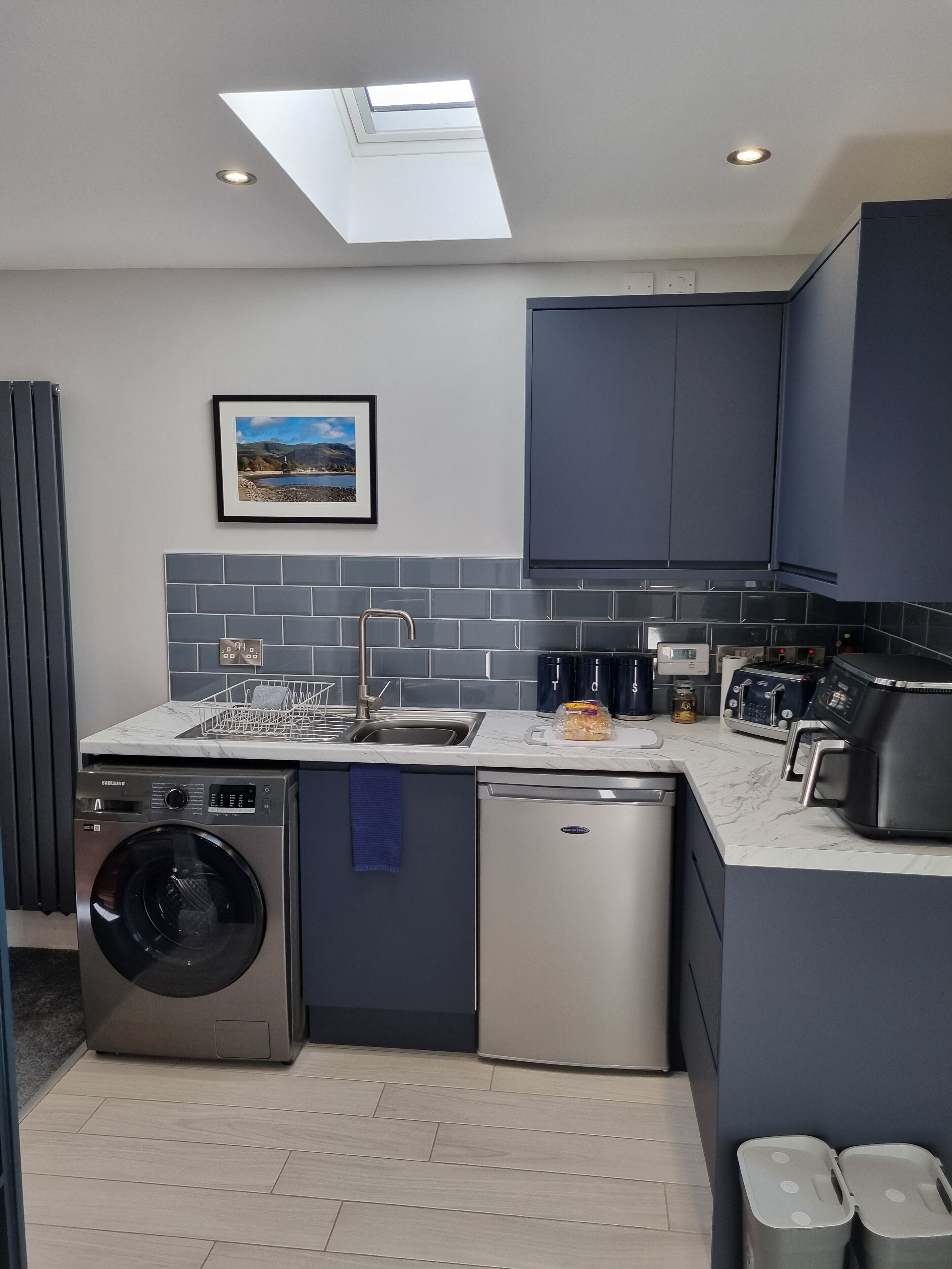 Kühlschrank, Mikrowelle, Ofen, Wasserkocher