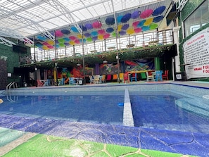 Innendørsbasseng