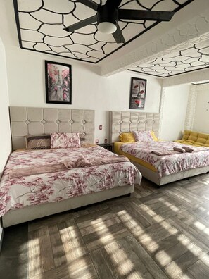 Down duvets, memory-foam beds, individually decorated, desk - Hotel y Restaurante ALDU (Malinalco)