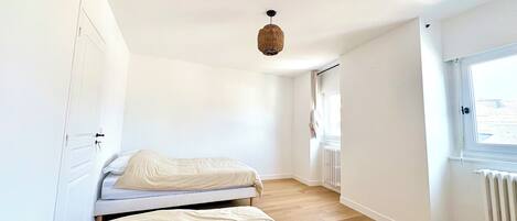 3 makuuhuonetta, silitysrauta/-lauta, Wi-Fi, vuodevaatteet