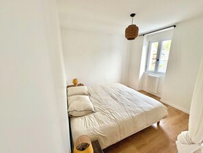 3 bedrooms, iron/ironing board, WiFi, bed sheets - Large duplex with garden in Auray town center (Auray)