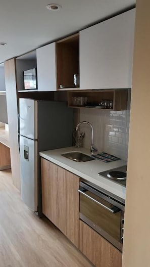 Ketuhar gelombang mikro, alat memasak/pinggan mangkuk/perkakas dapur