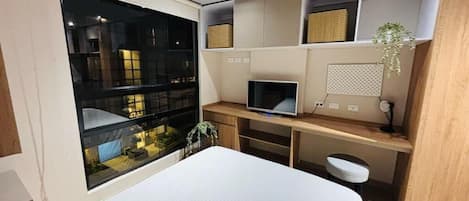 Desk, laptop workspace, free WiFi