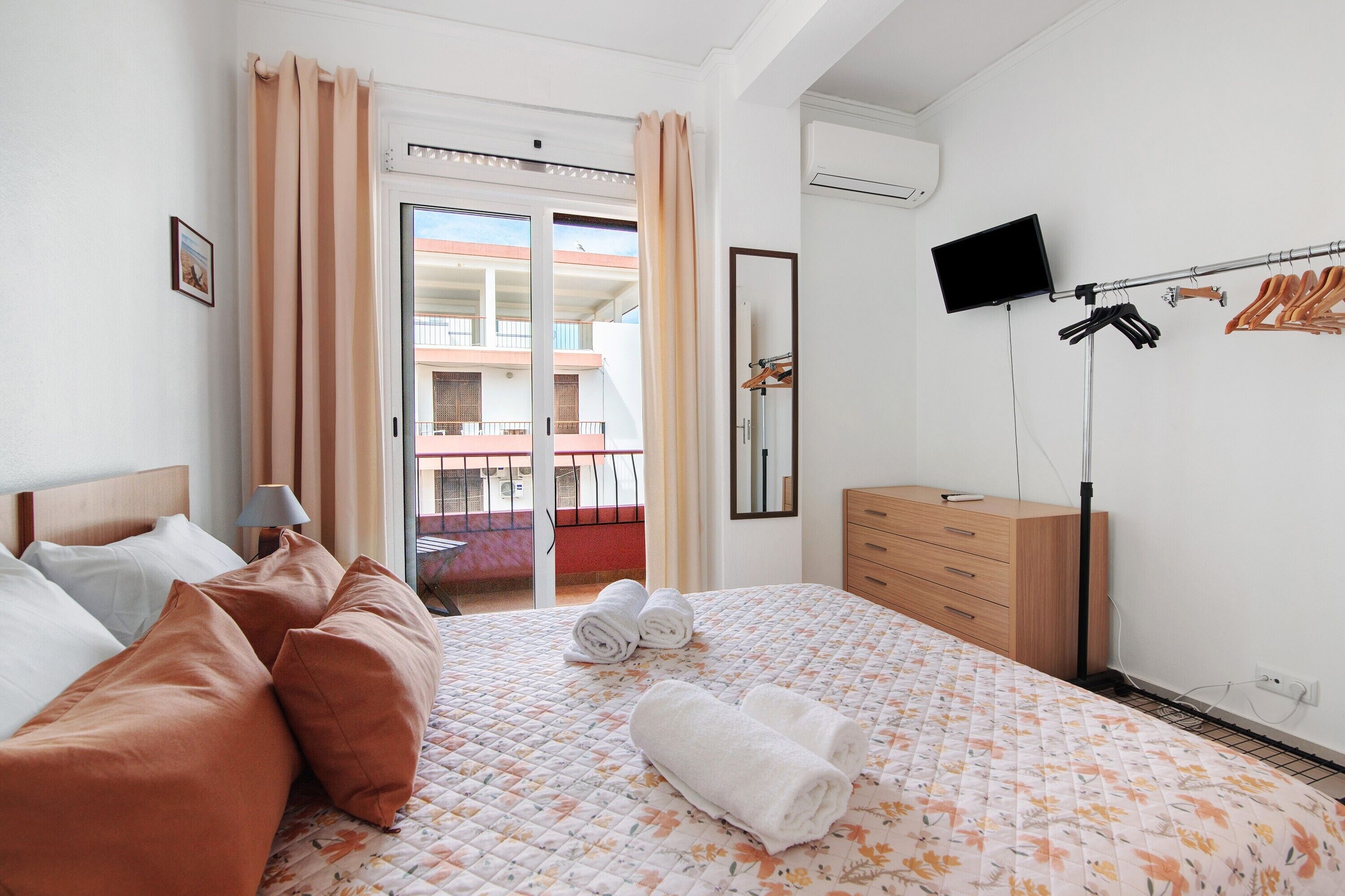 2 quartos, ferros/tábuas de passar roupa, Wi-Fi, roupa de cama