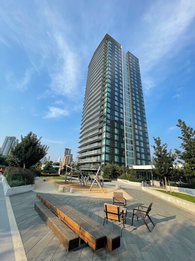 New Modern Condo | SkyTrain & Top Amenities
