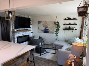 Living area - The Allandale Residence (Barrie)