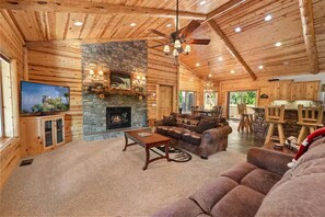 Smart-TV, peis, videospill og DVD-spiller