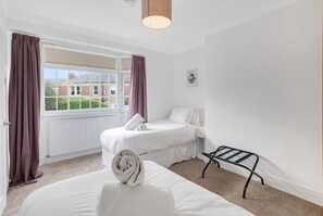 3 bedrooms, desk, iron/ironing board, free WiFi