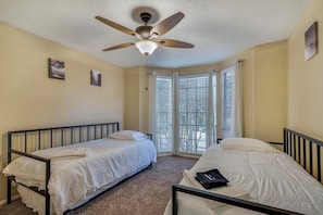 4 bedrooms, iron/ironing board, Internet, bed sheets