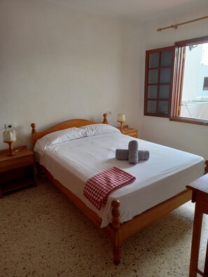 2 bedrooms, free WiFi, bed sheets - Two bedroom apartment near the beach (Puerto del Carmen)