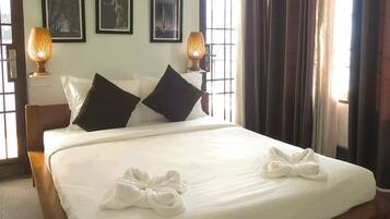 Individually furnished, desk, laptop workspace, free WiFi