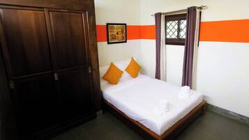 Individually furnished, desk, laptop workspace, free WiFi