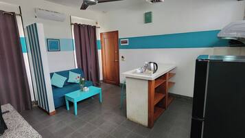 Studio, 1 Katil Ratu (Queen), Non Smoking, Private Bathroom | Ruang tamu | TV LCD